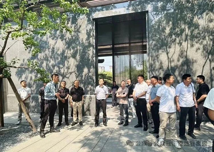 河南省僑商聯(lián)合會(huì)會(huì)長(zhǎng)鄭定輝攜手企業(yè)家代表團(tuán)到商丘考察調(diào)研
