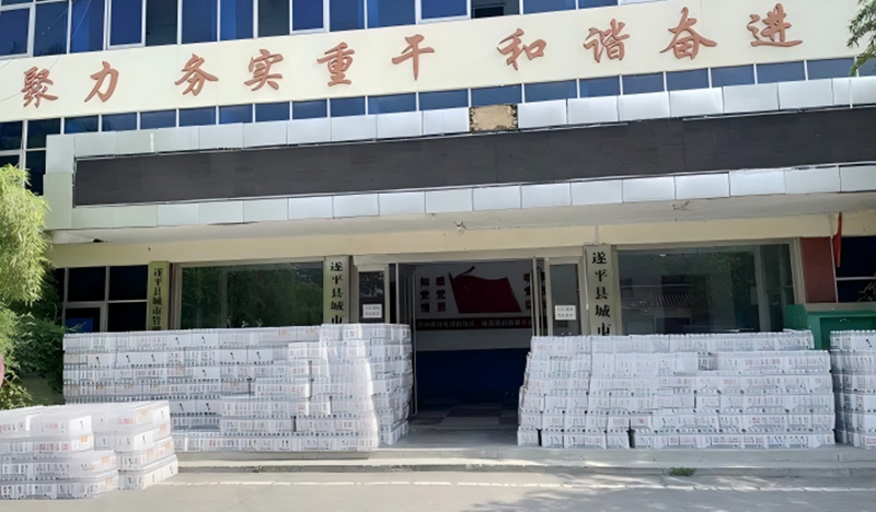 浙商情暖天中 清涼致敬城市“守護者” ——駐馬店市浙江（溫州）商會攜手愛心企業(yè)向遂平城管環(huán)衛(wèi)捐贈3000件礦泉水